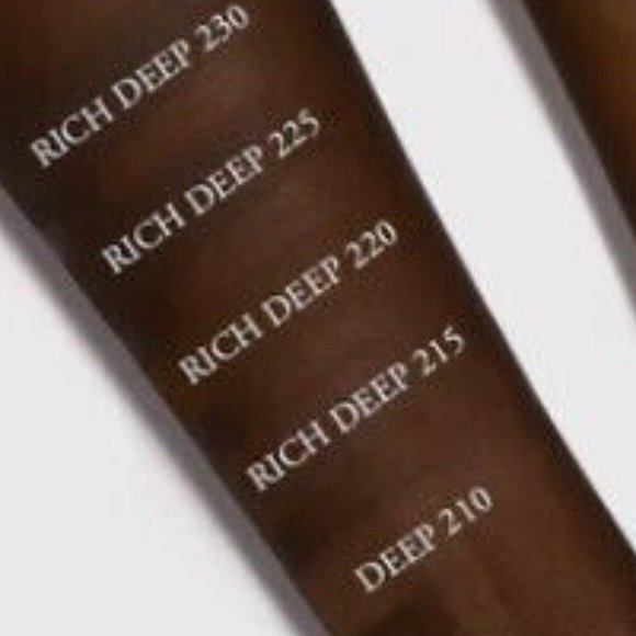 Kat Von D Lock-It Powder Foundation Refillable compact shade Rich Deep 225 NWT! - Picture 4 of 14